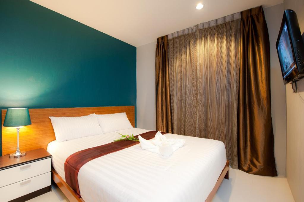 Rama Kata Beach Hotel Room photo