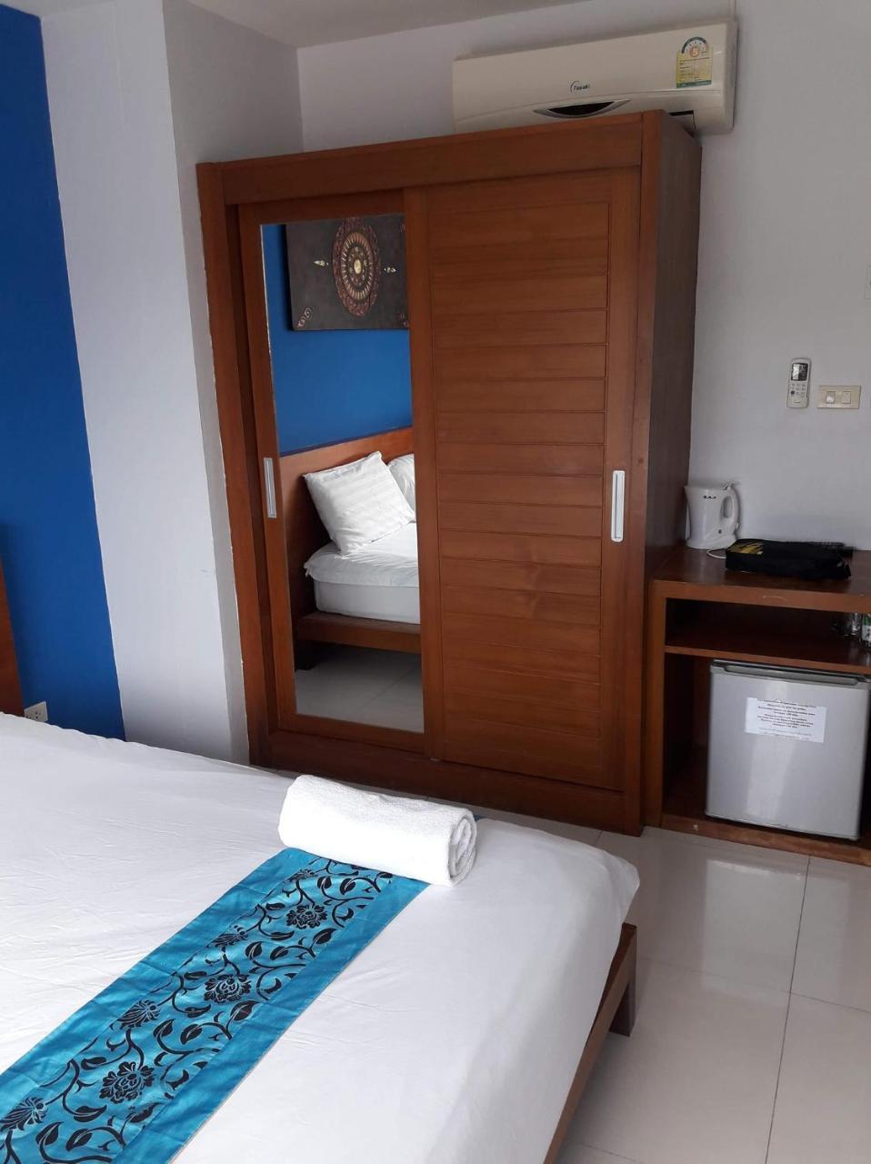 Rama Kata Beach Hotel Exterior photo